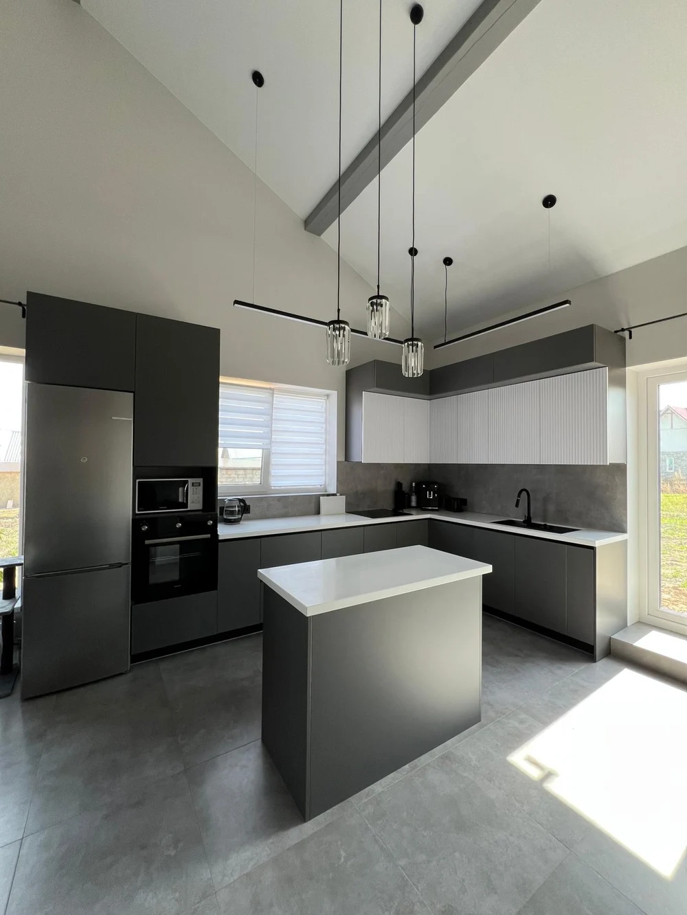 Изготавливаем кухни по индивидуальным размерам.