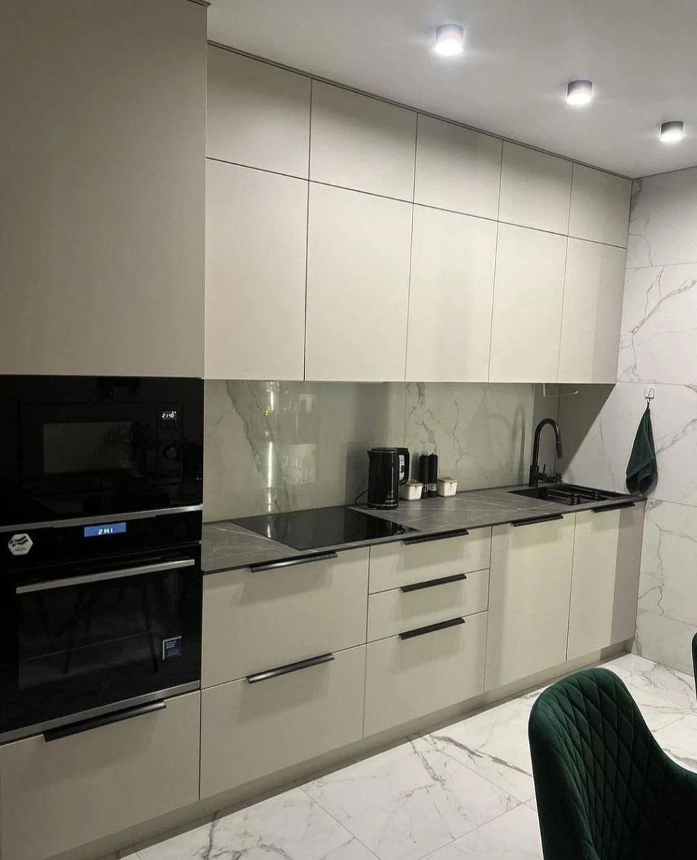 Изготавливаем кухни по индивидуальным размерам.